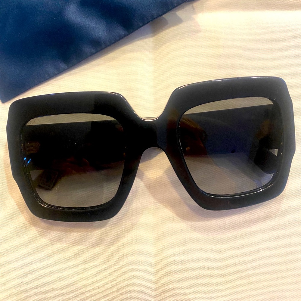 Beautiful black Gucci glittered GG sunglasses